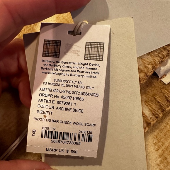 Burberry scarf - Picture 7 of 8